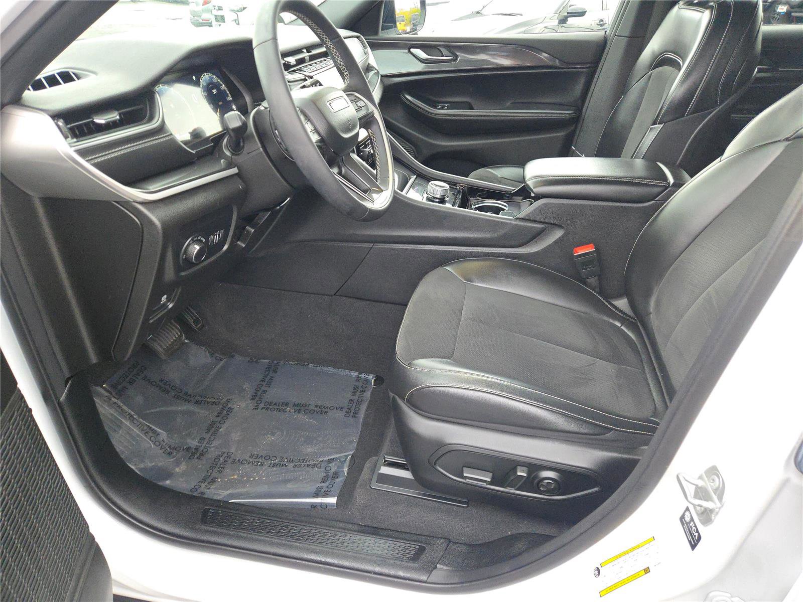 Certified 2023 Jeep Grand Cherokee L Laredo image 30