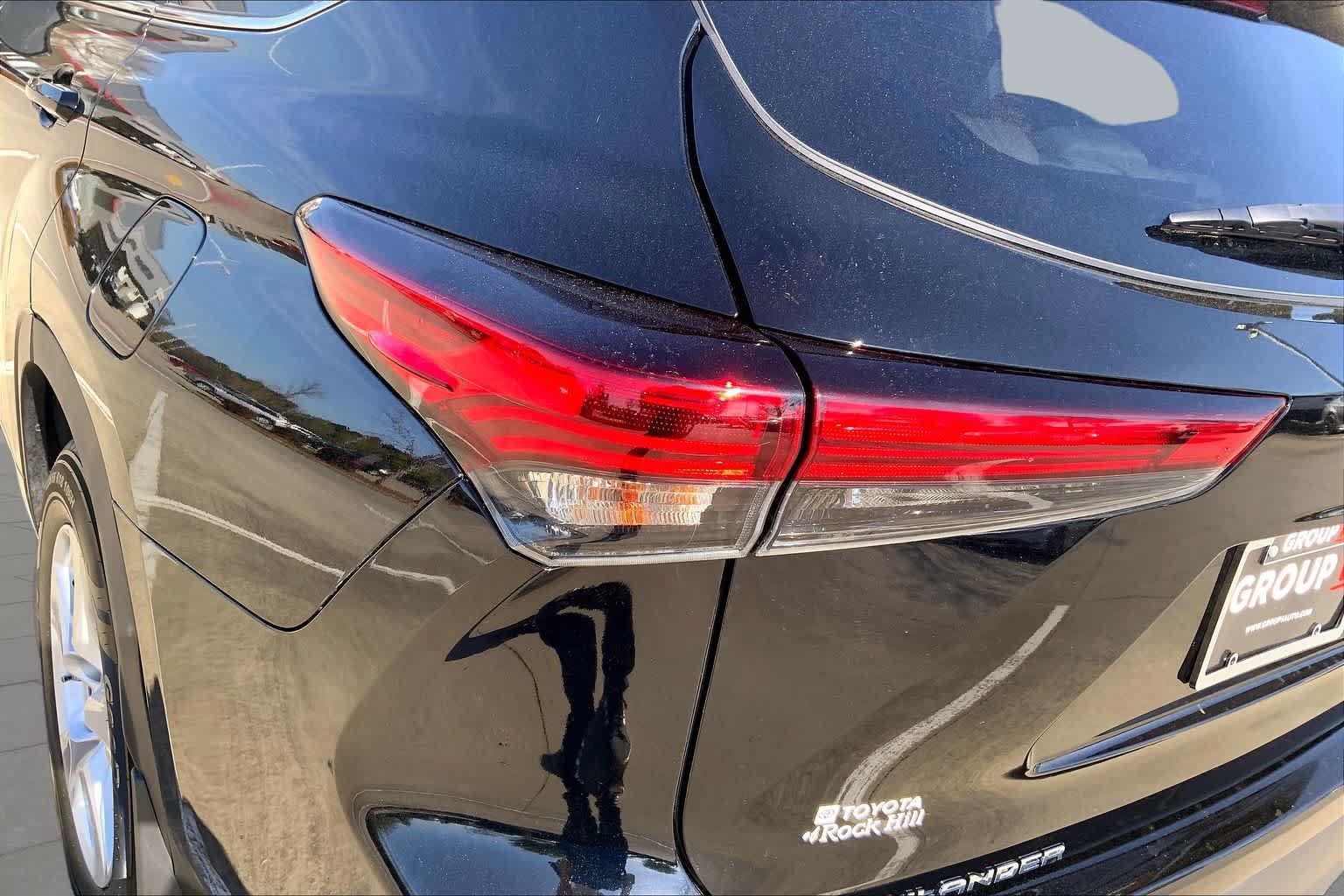 Used 2023 Toyota Highlander LE AWD/4WD image 47