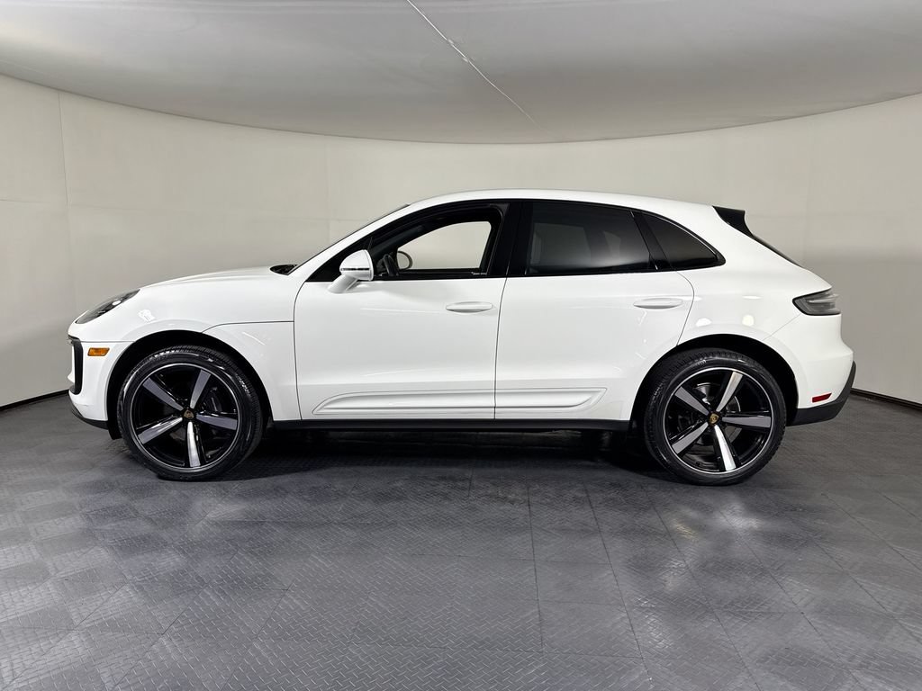 Certified 2023 Porsche Macan AWD/4WD image 2