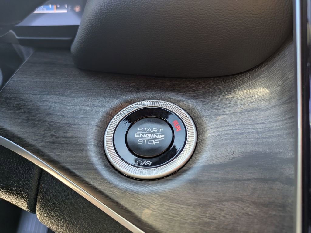 Used 2025 Jeep Grand Cherokee Limited image 24