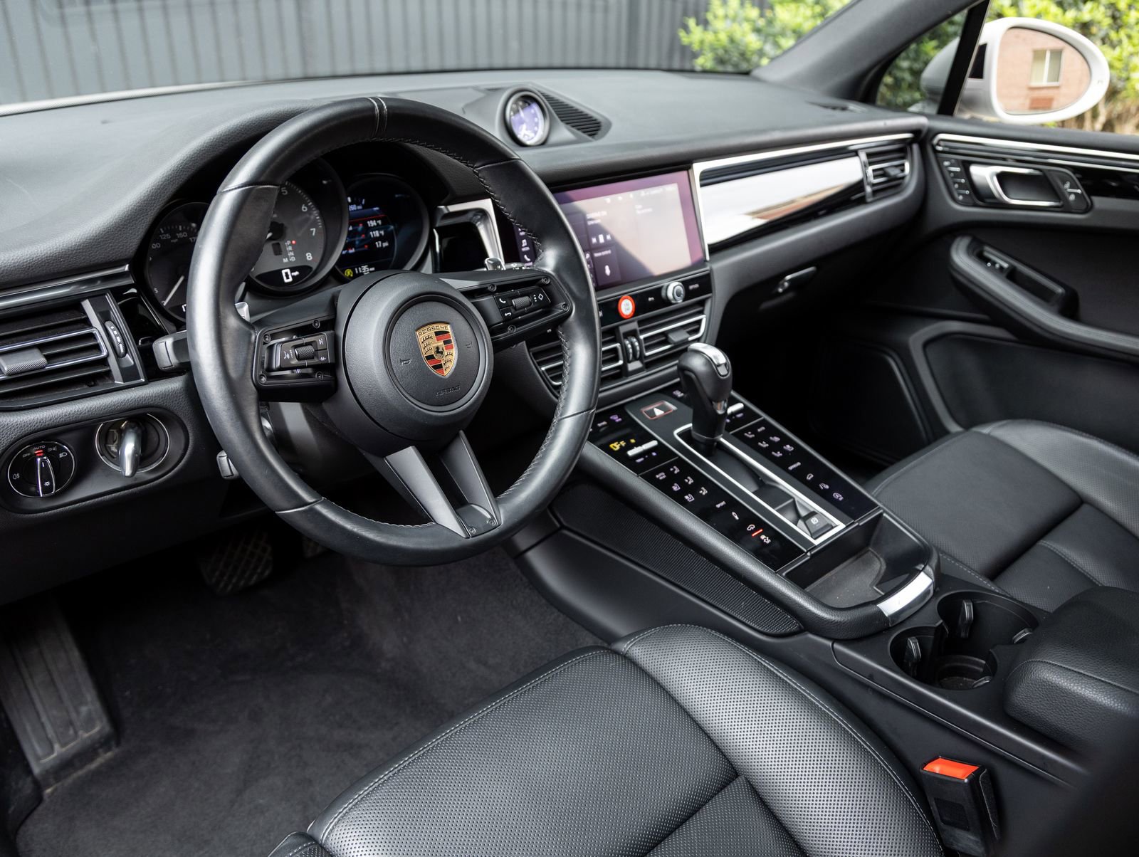 Certified 2023 Porsche Macan S image 4