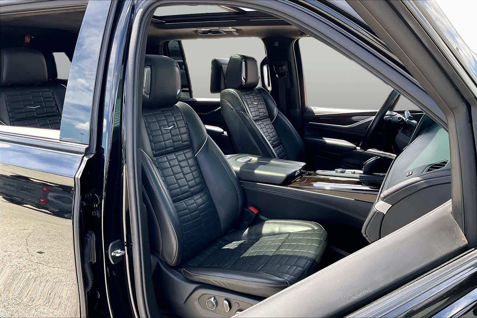 Used 2021 Cadillac Escalade ESV Sport Platinum AWD/4WD image 9