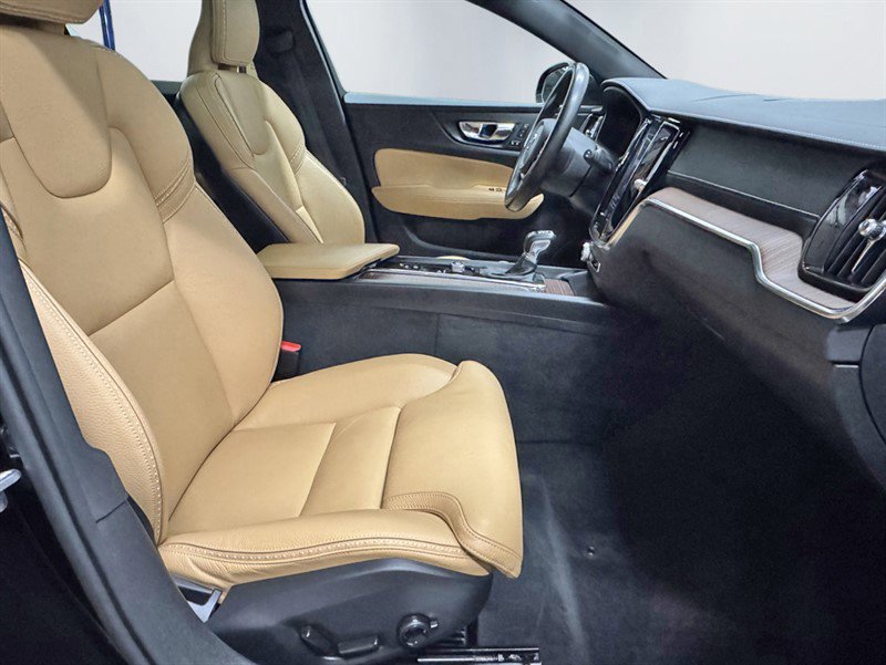 Used 2020 Volvo V60 T5 Cross Country w/ Protection Package Premier image 26