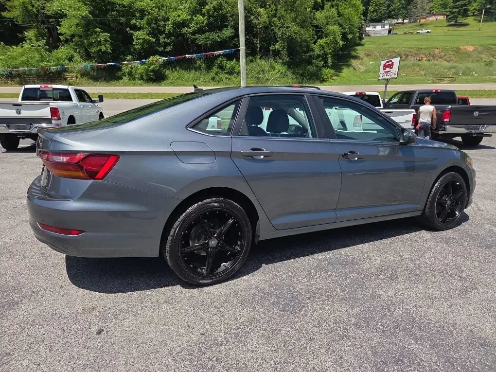 Used 2019 Volkswagen Jetta SE FWD image 3