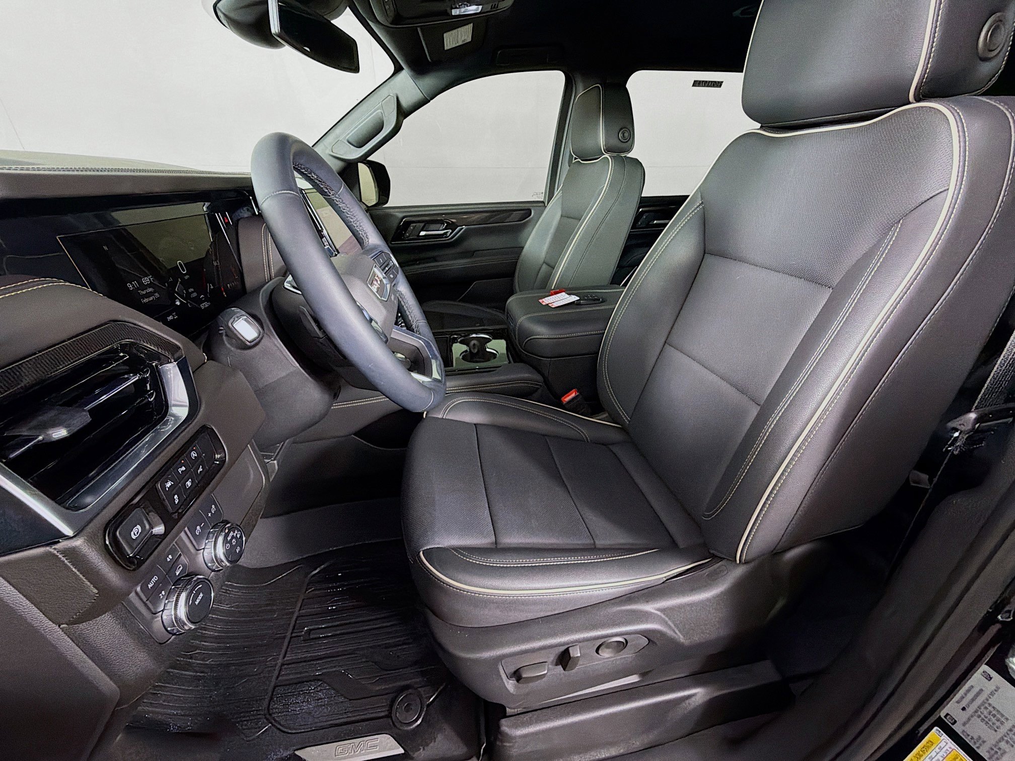 Used 2025 GMC Yukon XL Elevation image 12