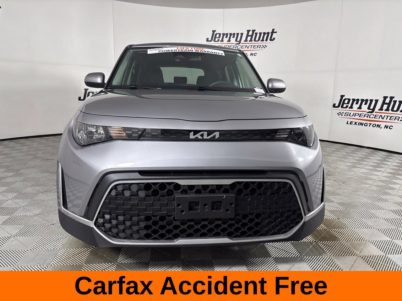 Used 2025 Kia Soul LX w/ LX Technology Package FWD image 3