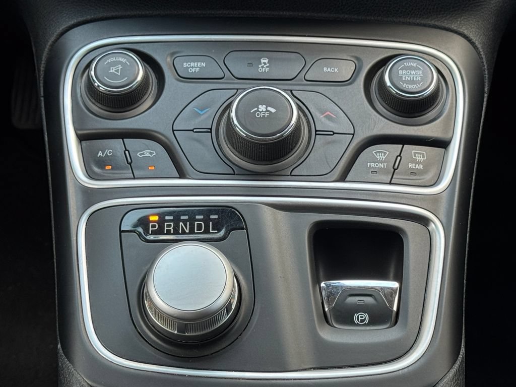Used 2015 Chrysler 200 Limited FWD image 24