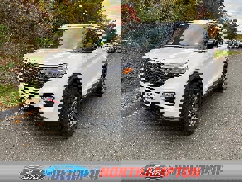 Certified 2022 Ford Explorer XLT w/ Equipment Group 202A image 1