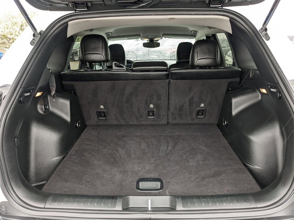 Used 2022 Jeep Cherokee Trailhawk image 25