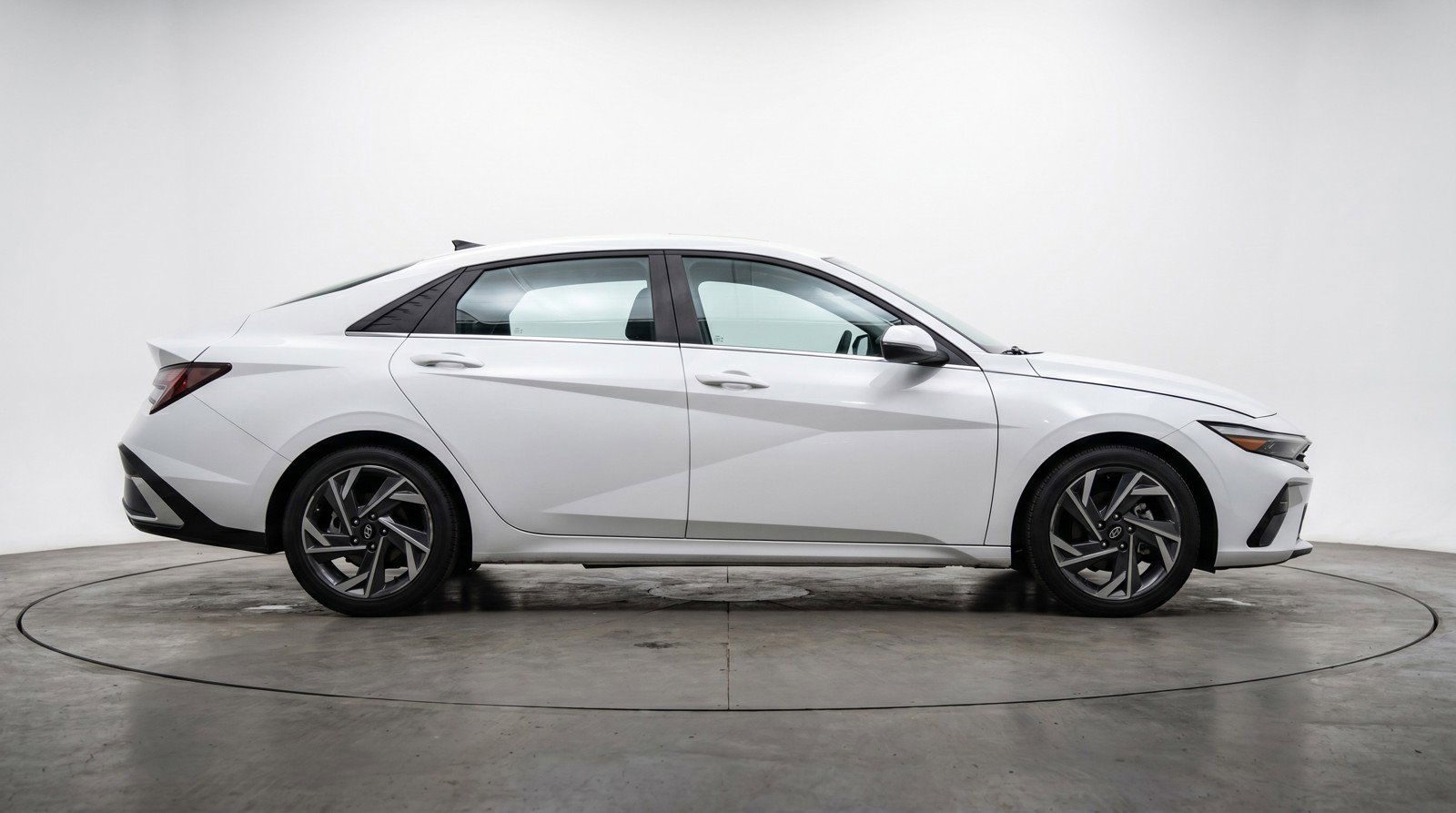 Used 2025 Hyundai Elantra SEL FWD image 11