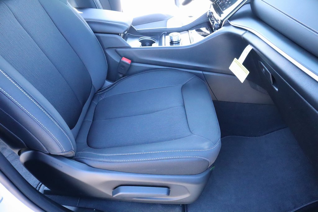 New 2025 Jeep Grand Cherokee Laredo X image 13
