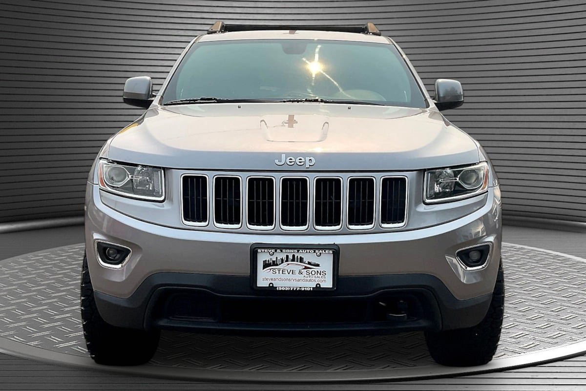 Used 2014 Jeep Grand Cherokee Laredo AWD/4WD image 2