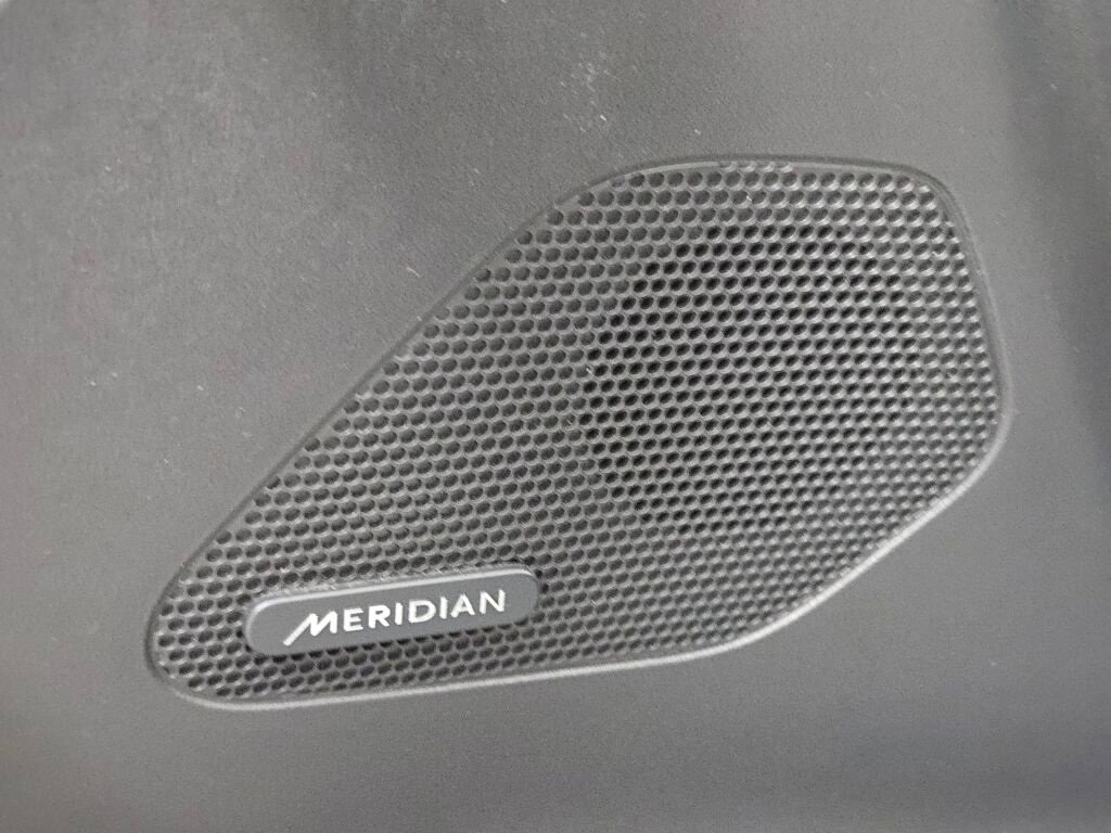 Used 2019 Jaguar F-PACE Premium image 25