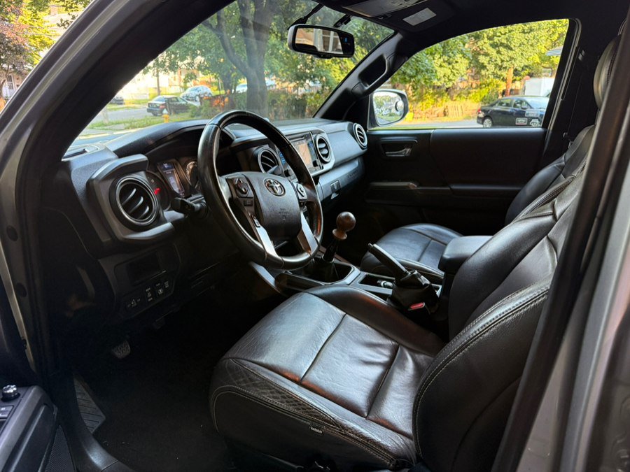 Used 2017 Toyota Tacoma TRD Off-Road w/ Tow Package AWD/4WD image 32