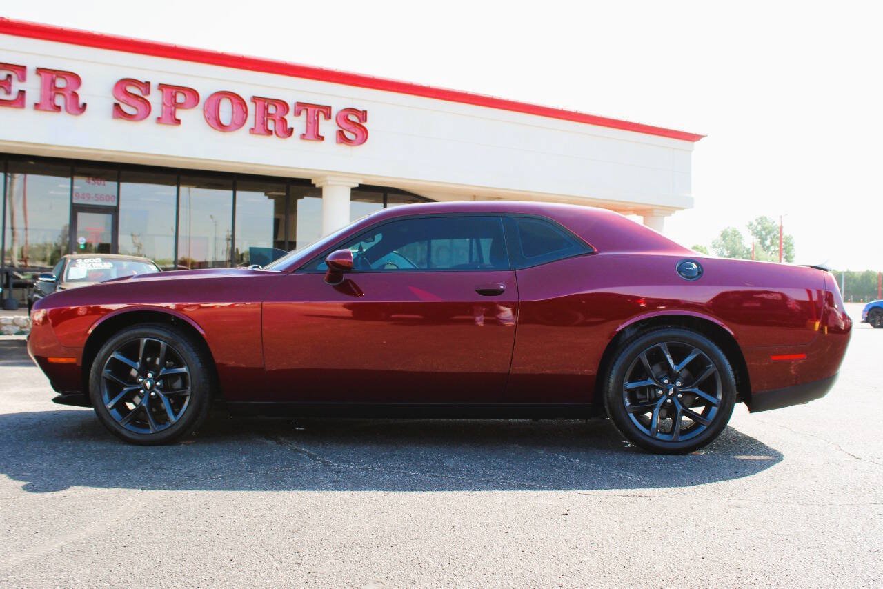 Used 2019 Dodge Challenger SXT w/ Blacktop Package RWD image 6
