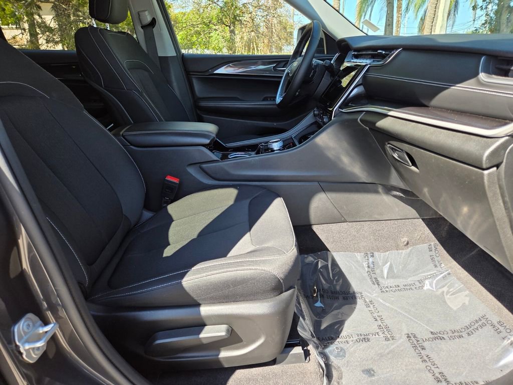 Used 2021 Jeep Grand Cherokee L Laredo w/ Luxury Tech Group I image 10