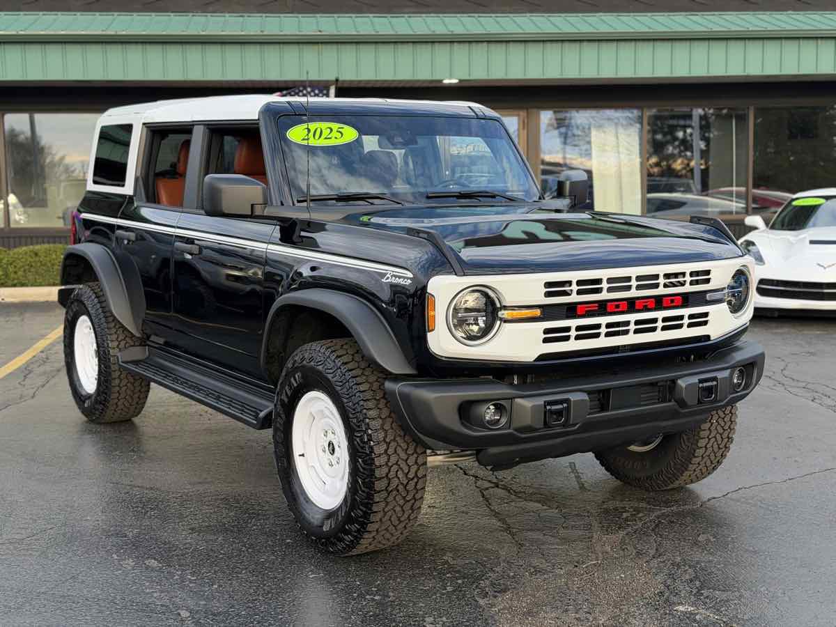 Used 2025 Ford Bronco Heritage Edition image 6