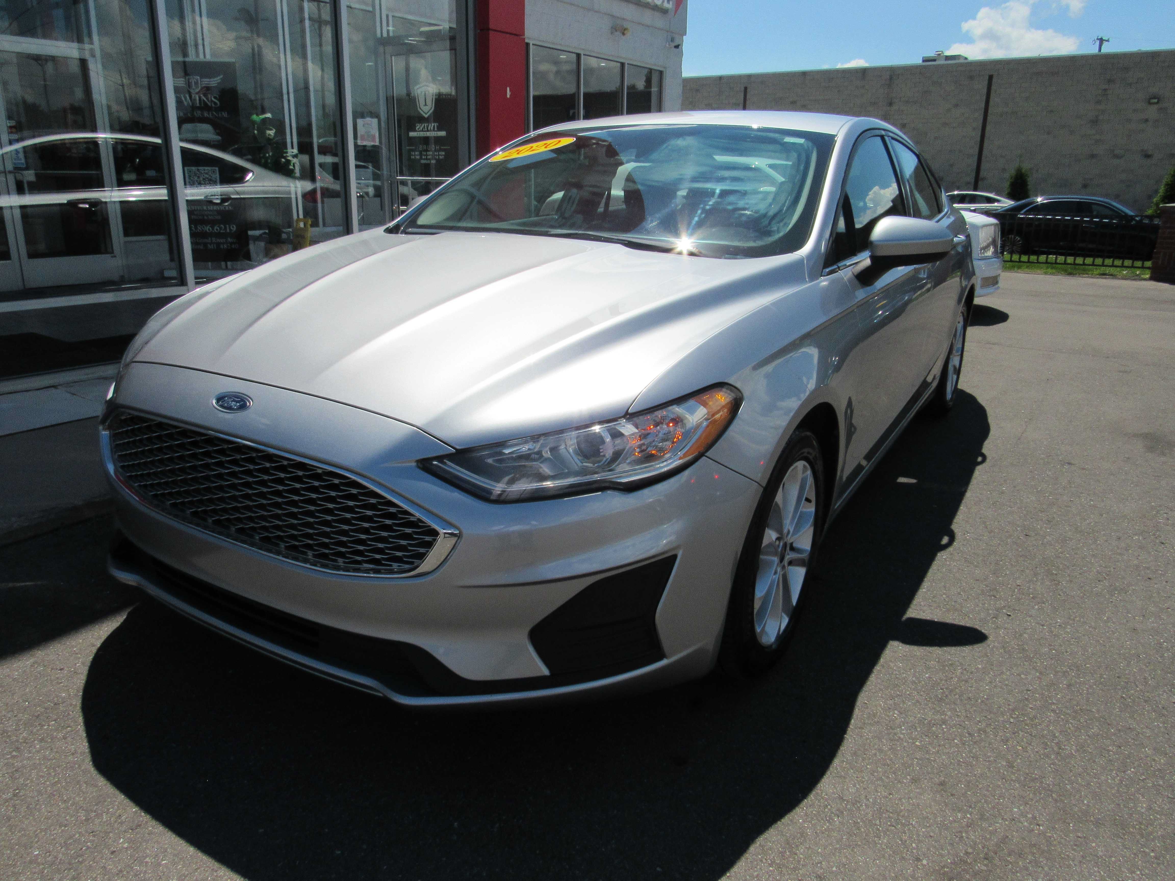 Used 2020 Ford Fusion SE FWD image 2
