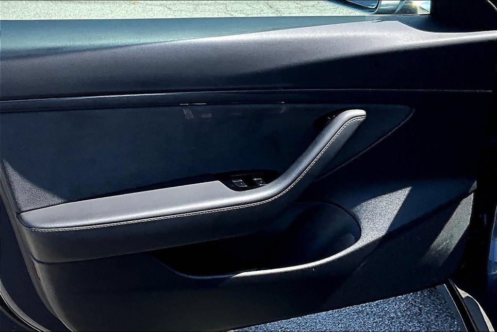Used 2020 Tesla Model 3 Standard Range Plus RWD image 19