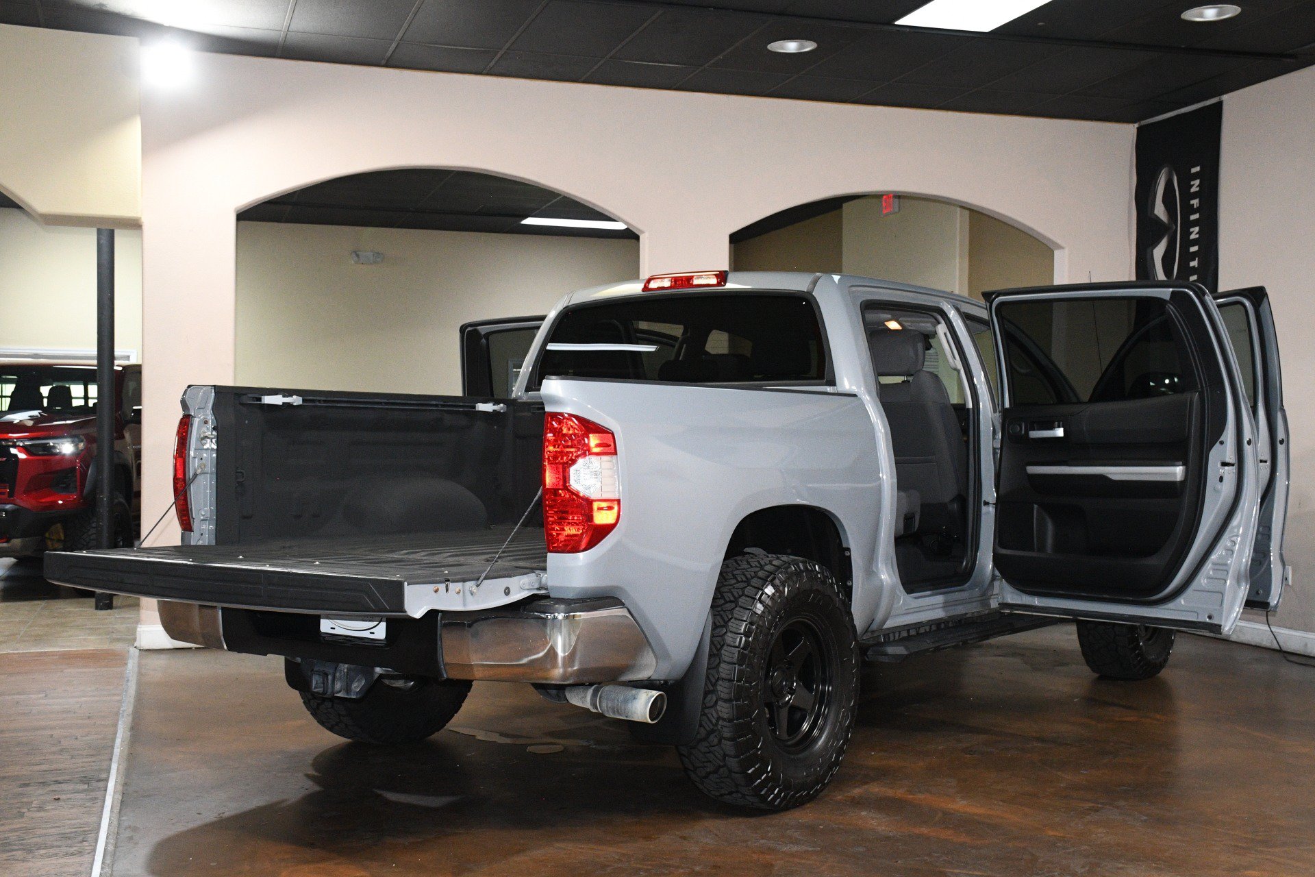 Used 2019 Toyota Tundra SR5 w/ SR5 Upgrade Package AWD/4WD image 91