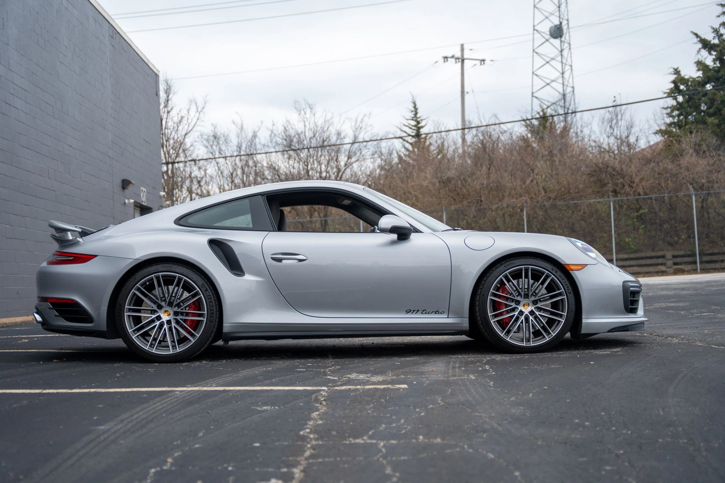 Used 2017 Porsche 911 4 Coupe image 4