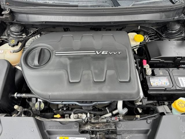 Used 2016 Jeep Cherokee Overland AWD/4WD image 12