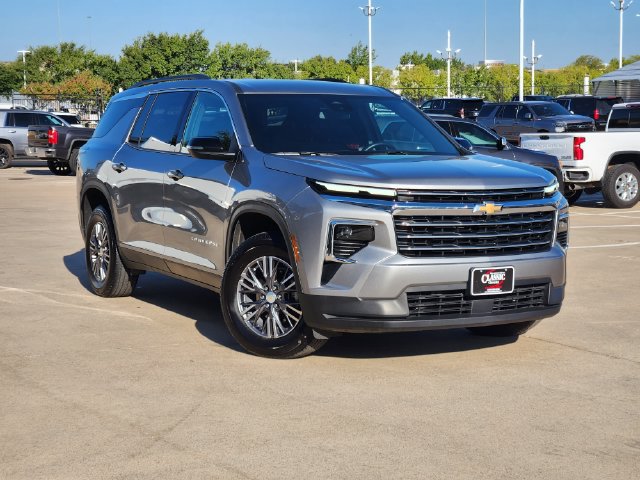 Used 2026 Chevrolet Traverse LT AWD/4WD image 2