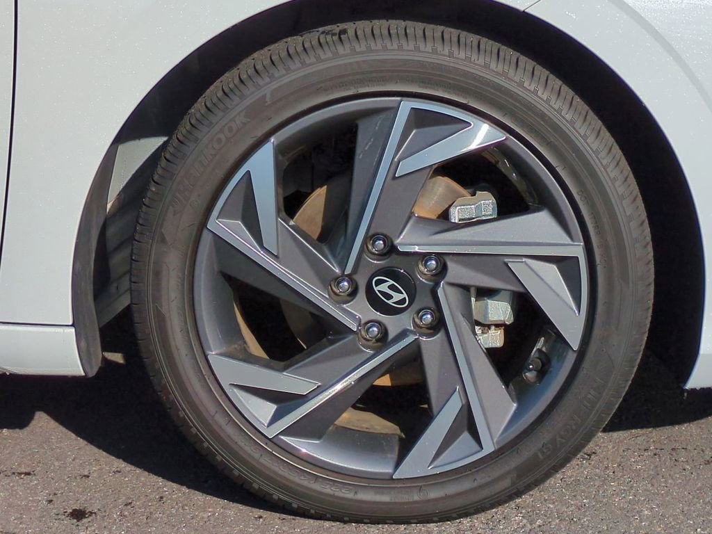 Certified 2025 Hyundai Elantra SEL image 11