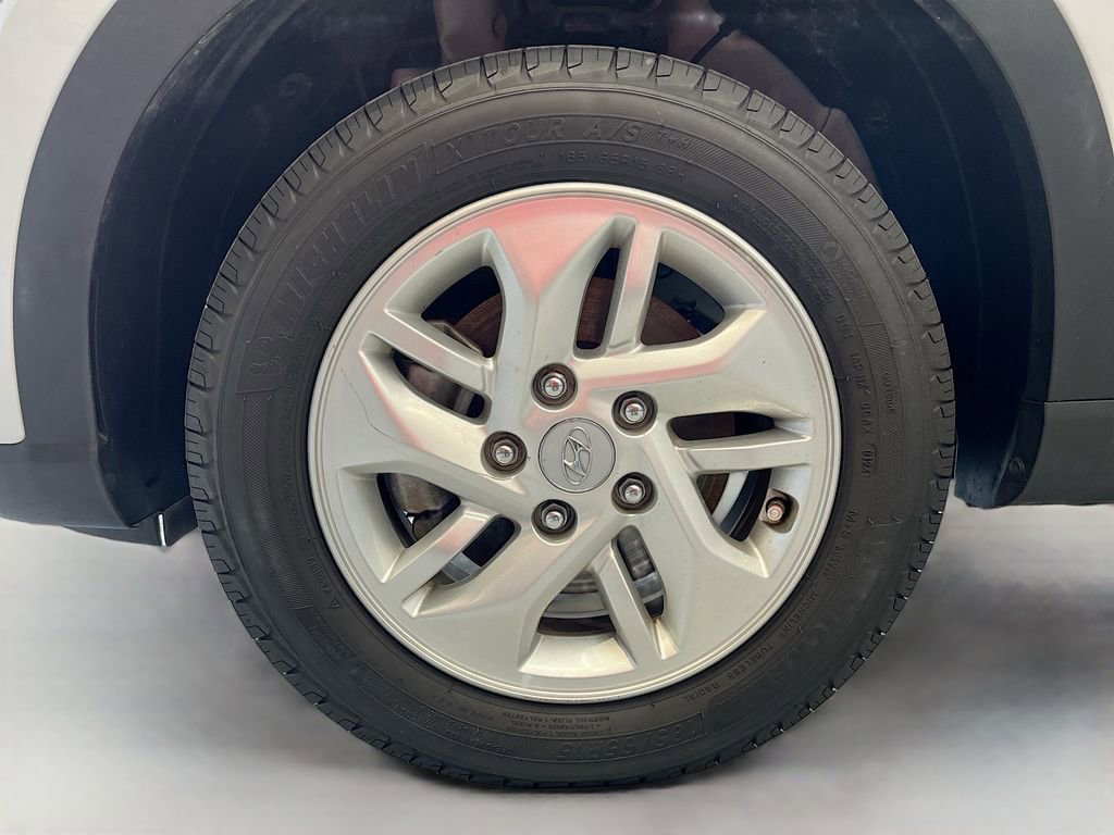 Used 2021 Hyundai Venue SE FWD image 28