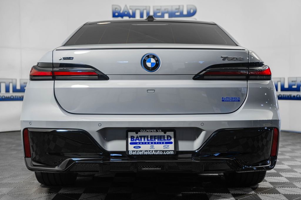 Used 2025 BMW 750e xDrive image 5
