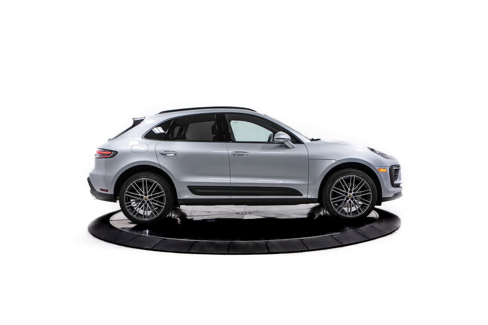 Certified 2026 Porsche Macan image 8