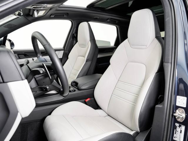 Certified 2026 Porsche Cayenne AWD/4WD image 5