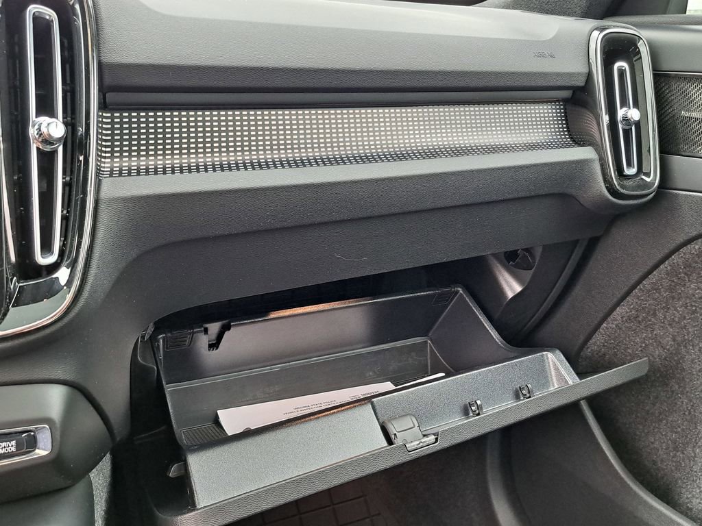 Used 2022 Volvo XC40 T5 R-Design w/ Advanced Package image 16