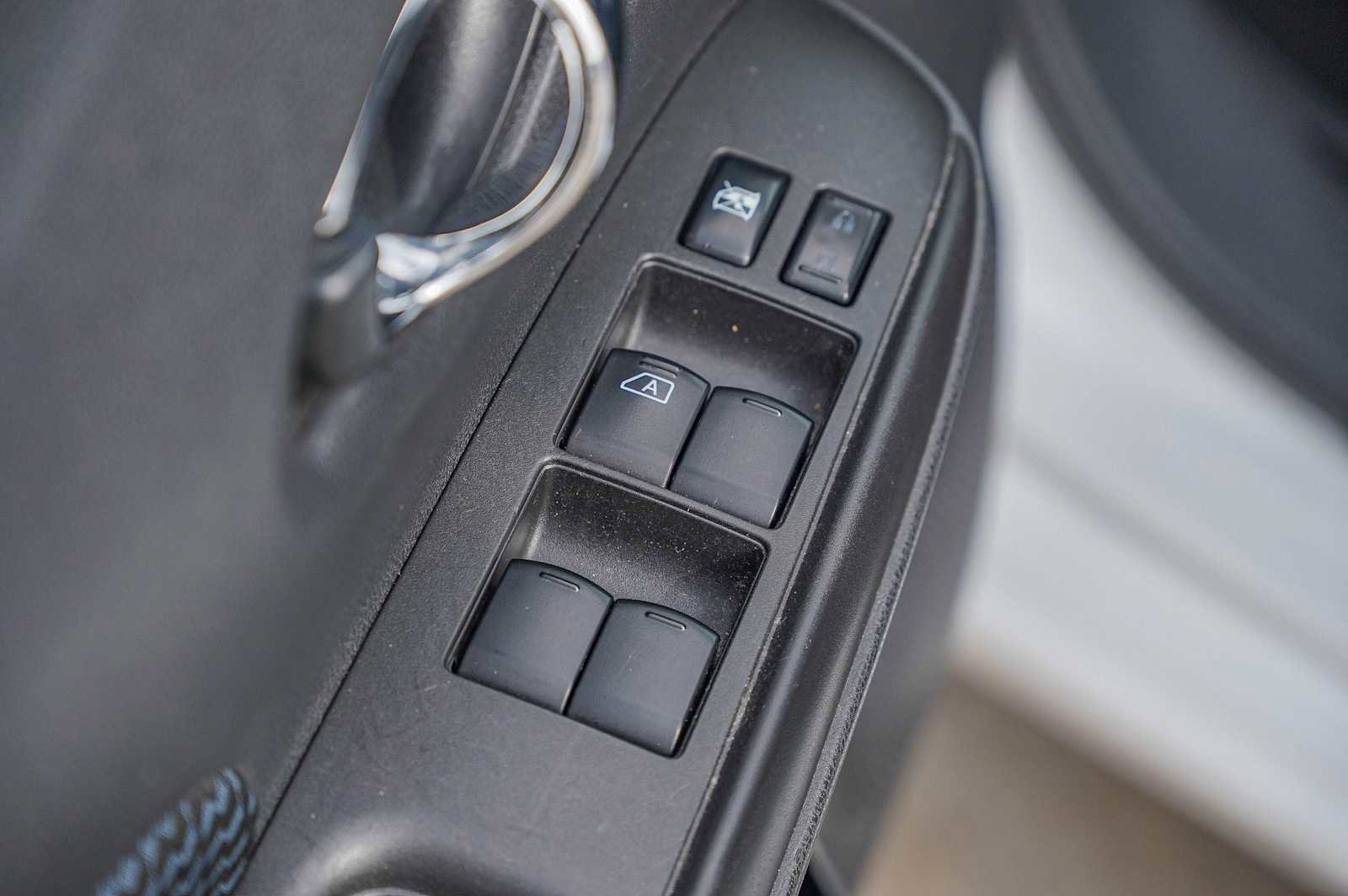 Used 2018 Nissan Versa Note SV image 23