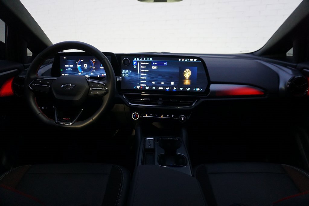 Used 2025 Chevrolet Equinox EV RS image 14