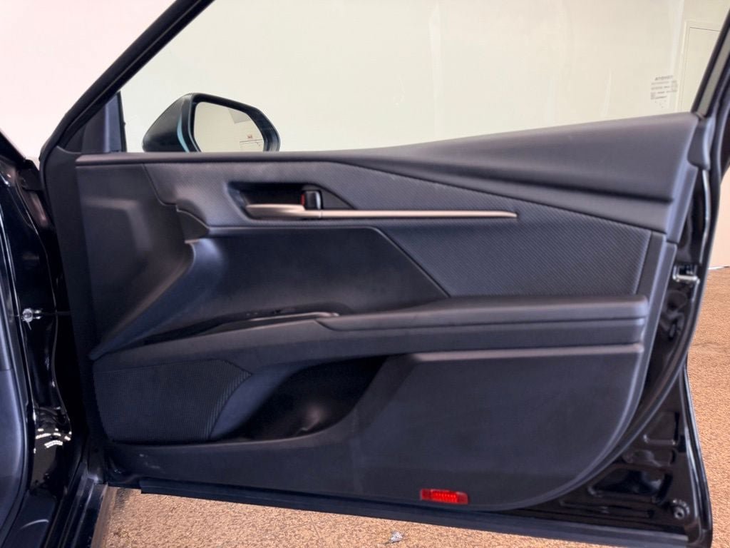 Used 2025 Toyota Camry SE FWD image 18