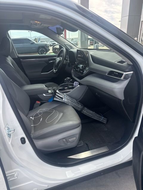 Used 2023 Toyota Highlander Platinum image 8