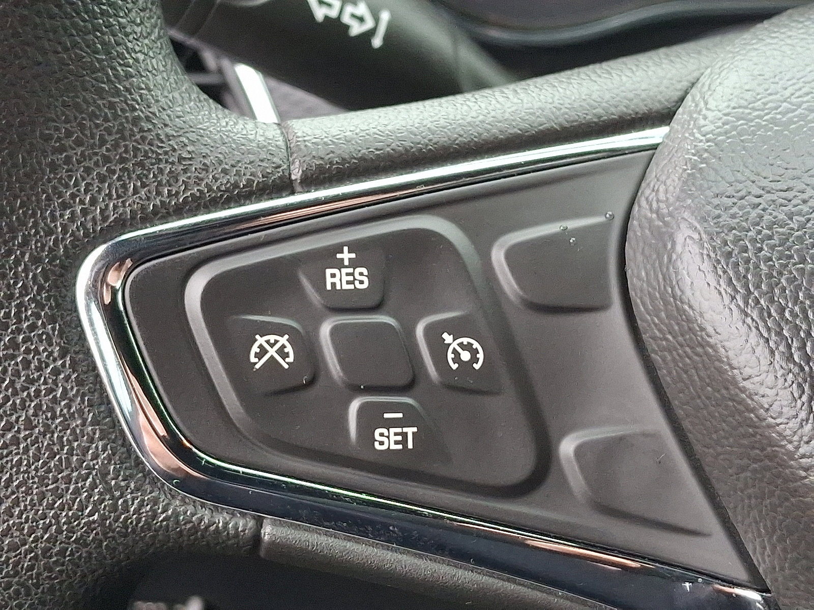 Used 2018 Chevrolet Cruze LT w/ Sun And Sound Package image 21