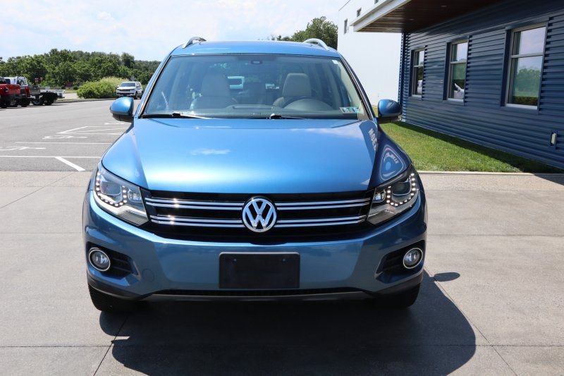 Used 2017 Volkswagen Tiguan SEL AWD/4WD image 4