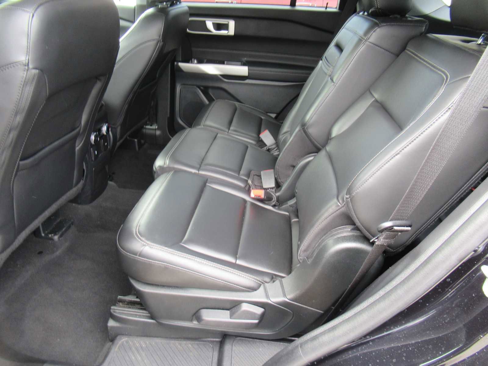 Used 2022 Ford Explorer XLT w/ Equipment Group 202A image 15