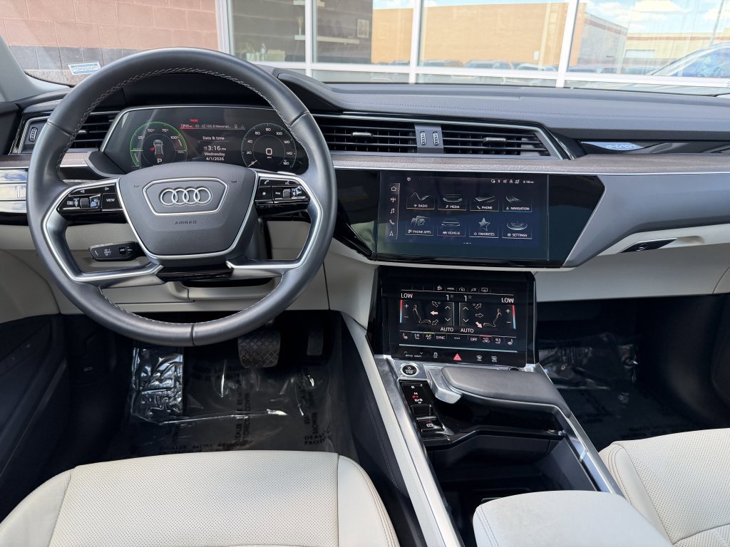 Used 2024 Audi Q8 e-tron Premium Plus w/ Premium Plus Package image 16