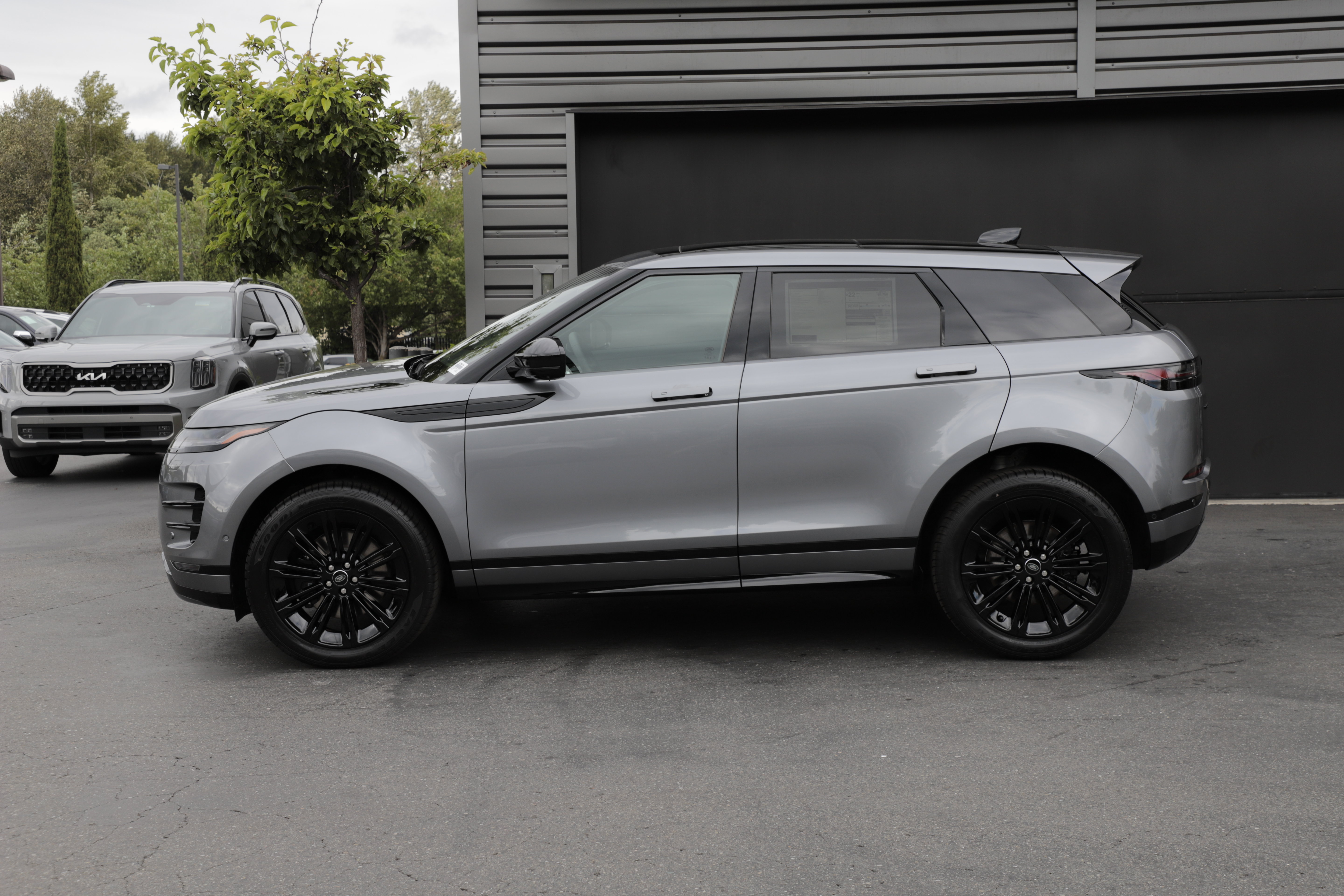 New 2026 Land Rover Range Rover Evoque Dynamic SE AWD/4WD image 7