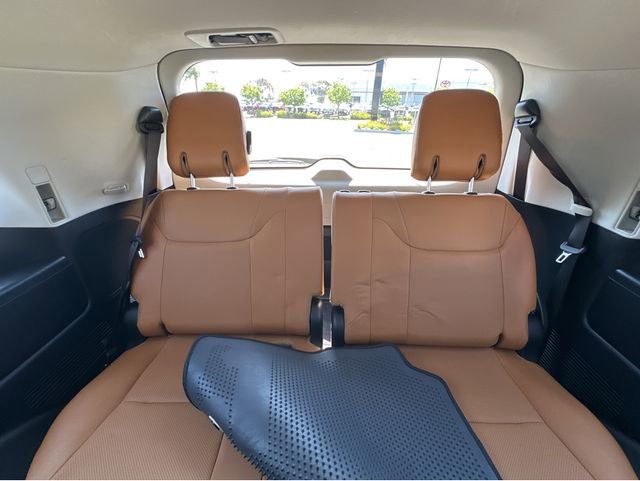 Used 2021 Lexus LX 570 4WD w/ Luxury Package image 18