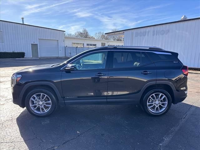 Used 2024 GMC Terrain SLT image 8