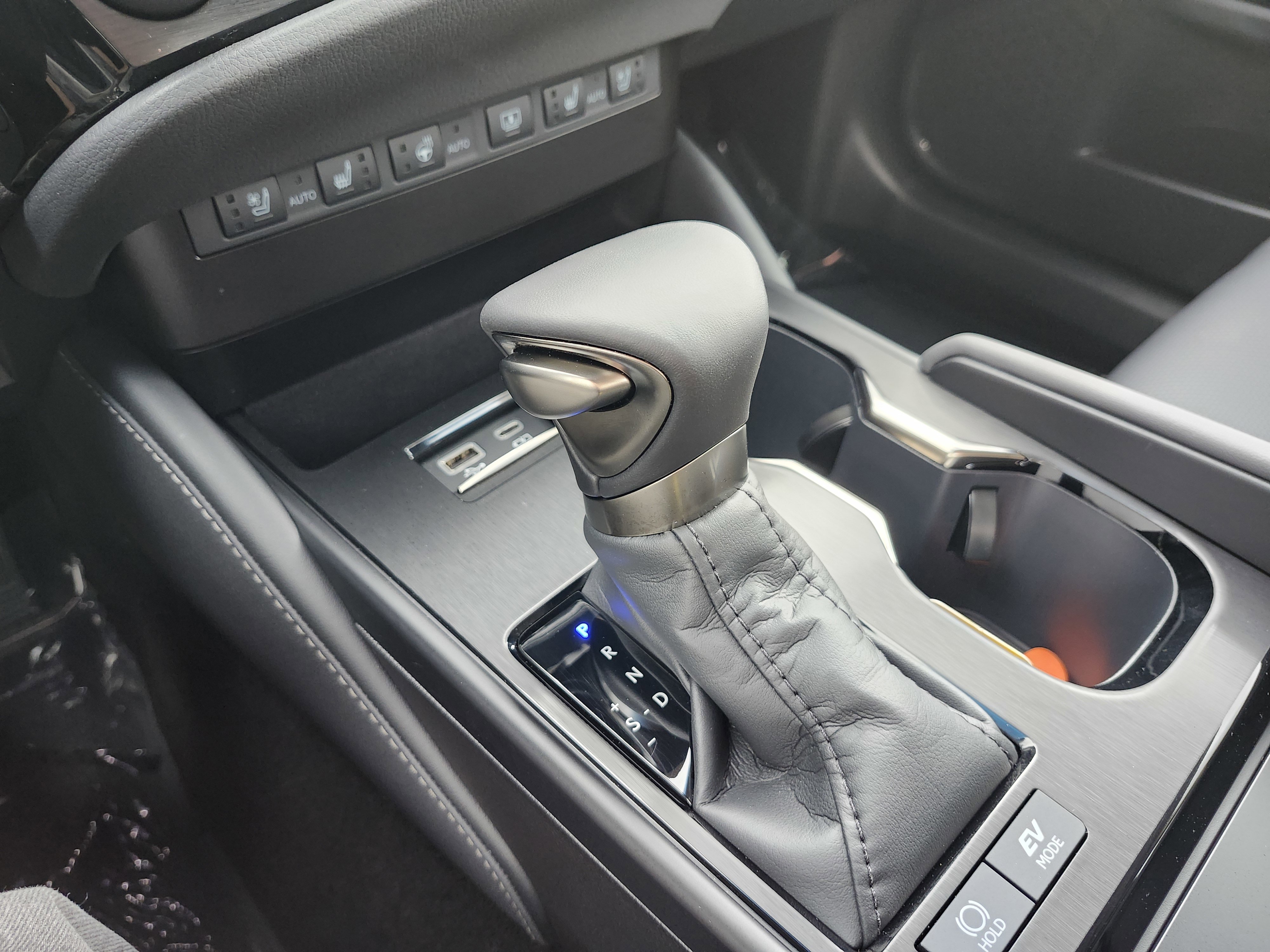 Used 2025 Lexus ES 300h Ultra Luxury w/ Accessory Package (Z2) image 38