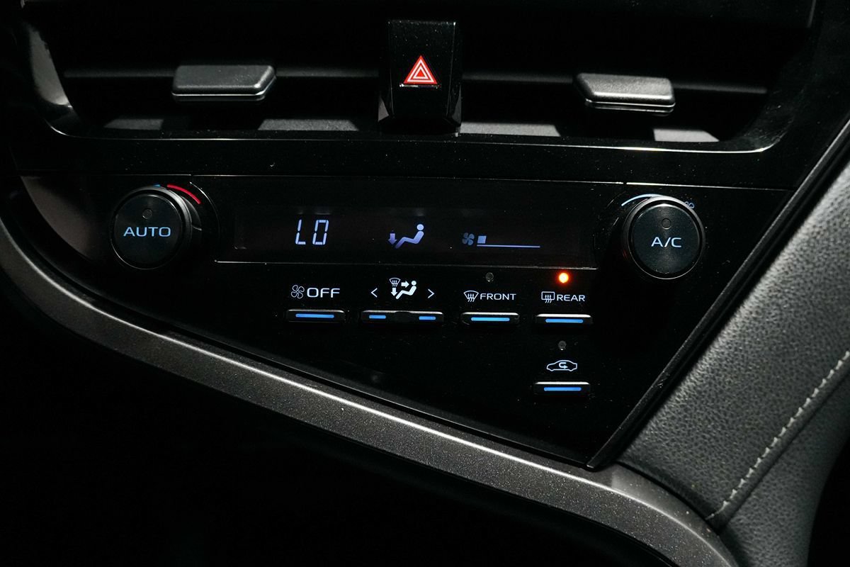 Used 2021 Toyota Camry SE FWD image 13
