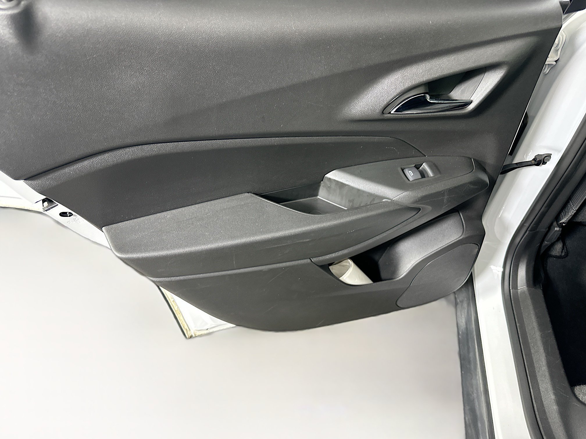 Used 2025 Chevrolet Trax LT FWD image 25