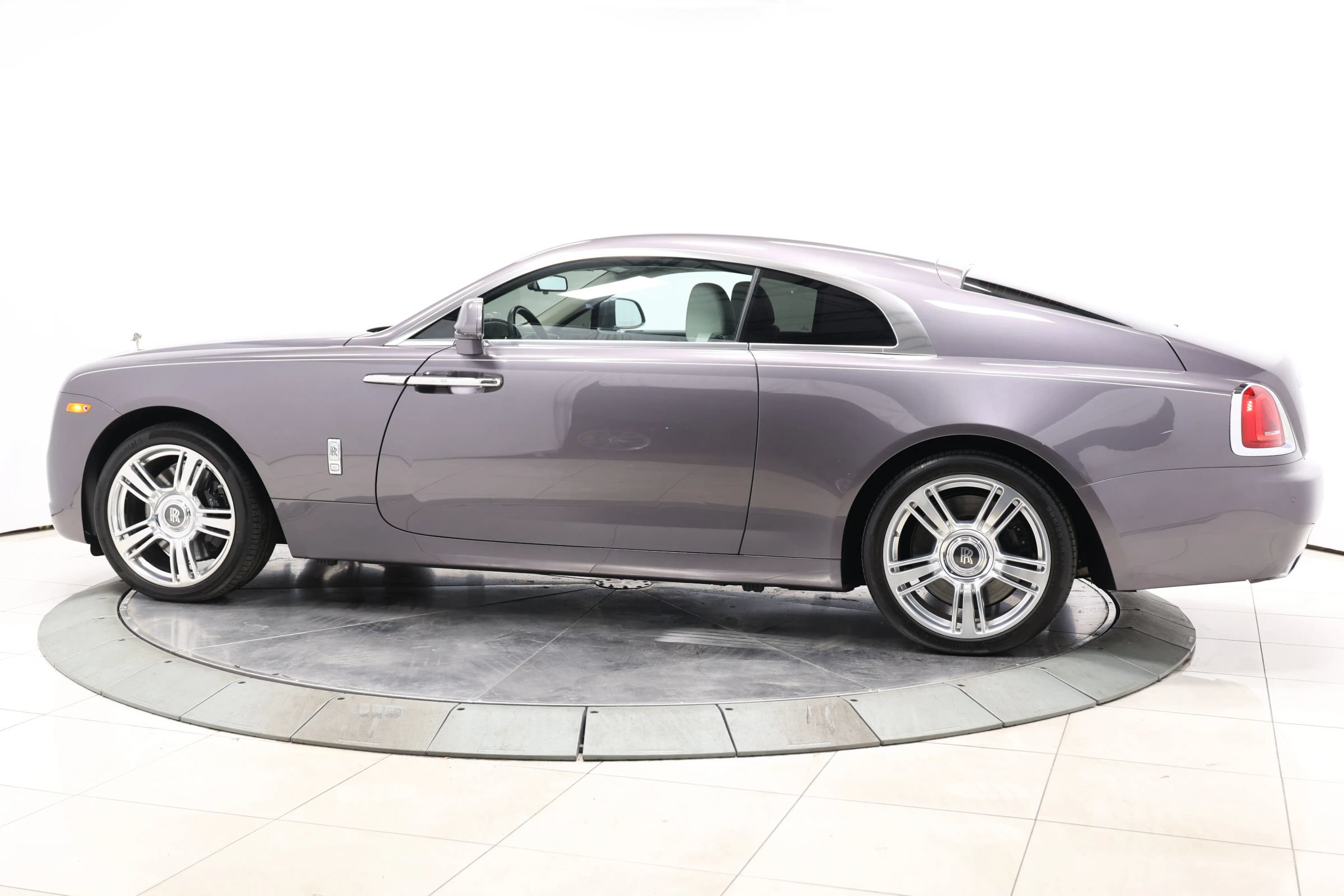 Used 2017 Rolls-Royce Wraith RWD image 12