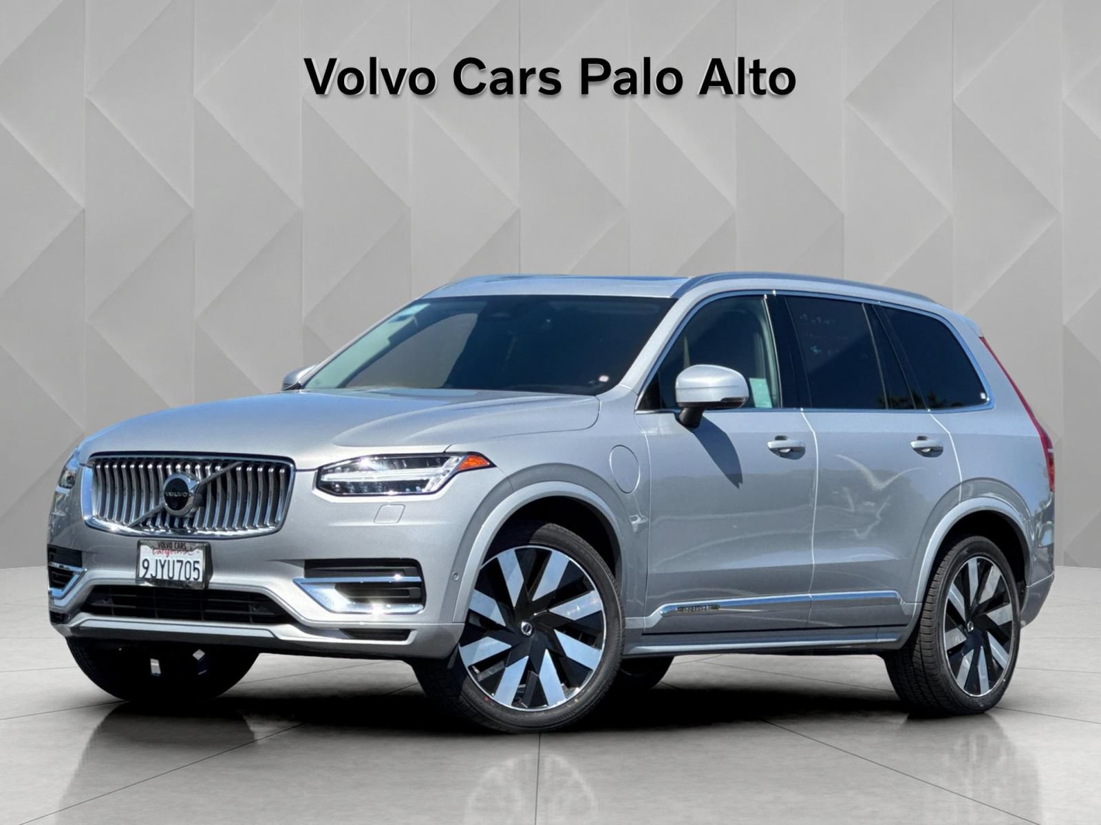 Certified 2023 Volvo XC90 T8 Ultimate AWD/4WD image 2
