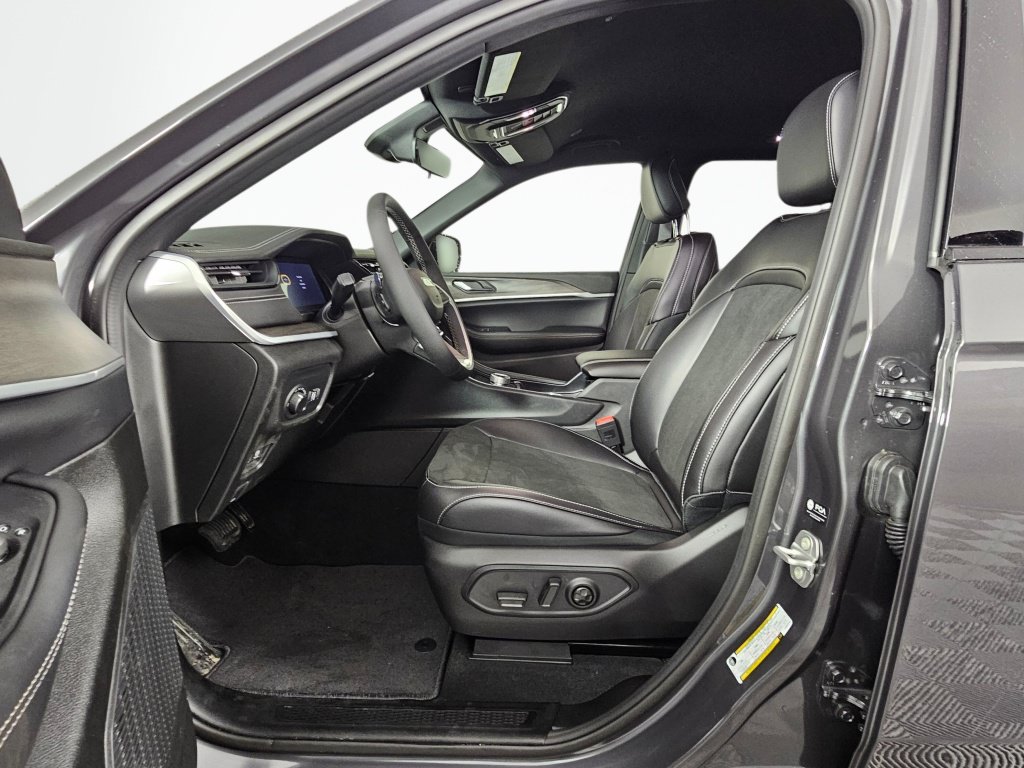 New 2026 Jeep Grand Cherokee Altitude AWD/4WD image 19
